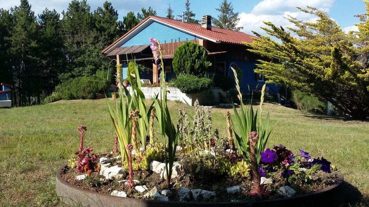Chalet Ricciano Foligno Esterno foto
