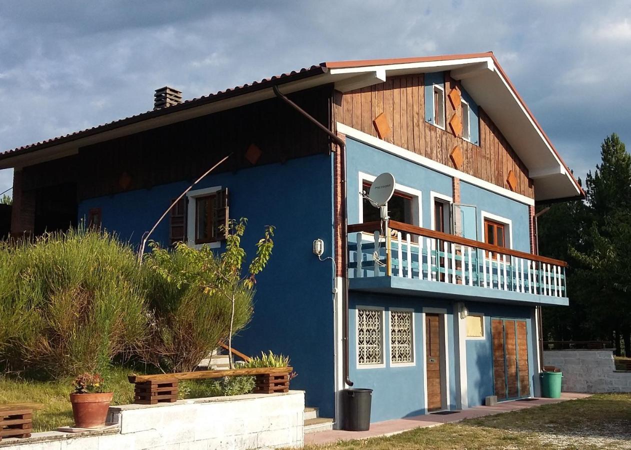 Chalet Ricciano Foligno Esterno foto