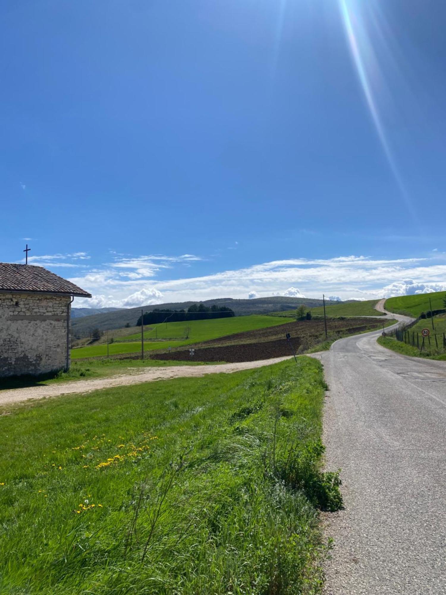 Chalet Ricciano Foligno Esterno foto